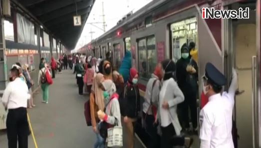Senin Pagi Jumlah Penumpang KRL di Stasiun Citayam, Cilebut dan Bekasi Meningkat
