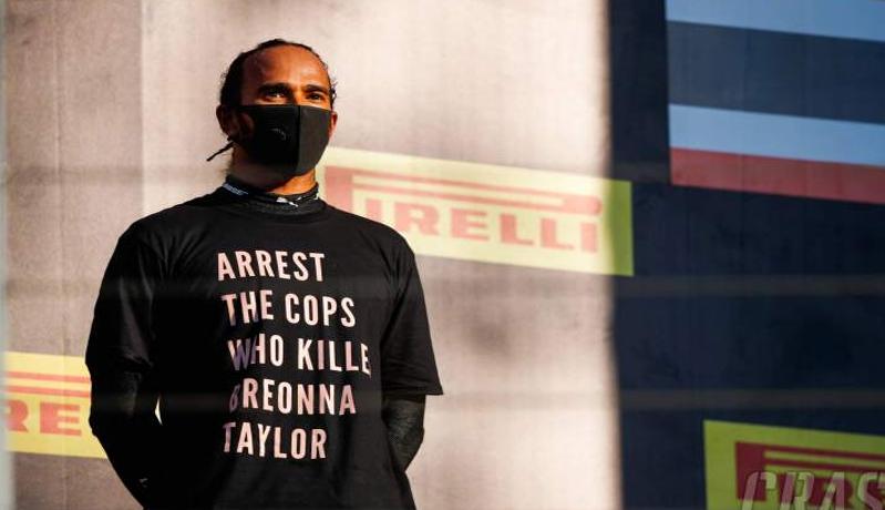 Lewis Hamilton Terancam Dihukum karena Kaus Antirasis
