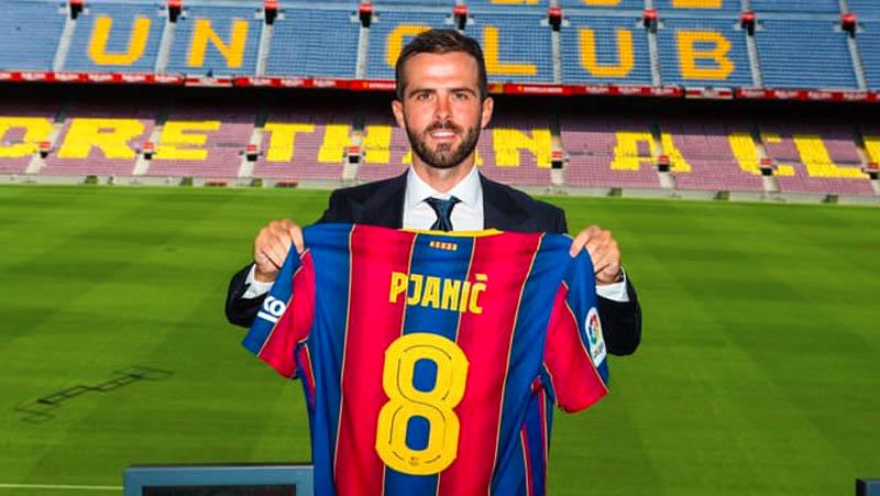 Diperkenalkan Barcelona, Pjanic Warisi Nomor Punggung Iniesta