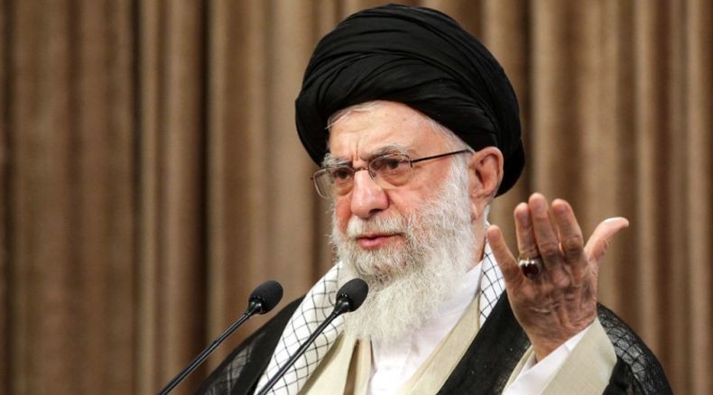 Singgung Perang dengan Irak, Khamenei Sebut Negara Lain Berpikir 2 Kali Serang Iran