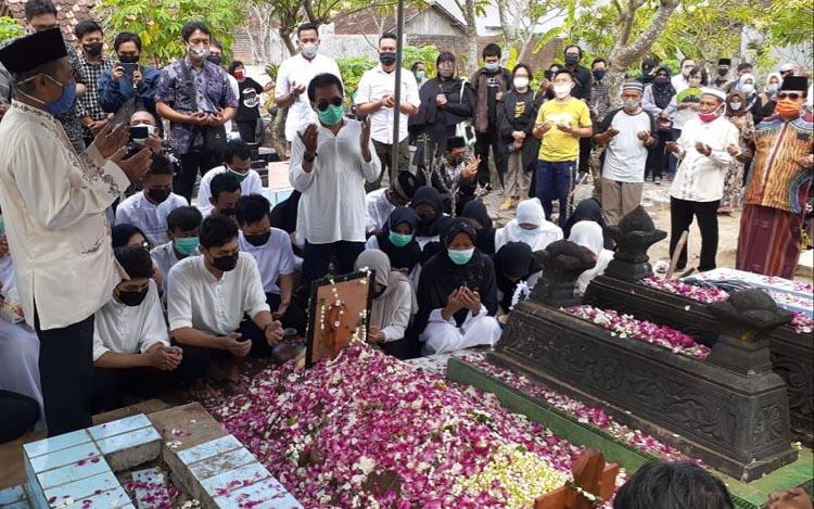 Isak Tangis Iringi Pemakaman Korban Mutilasi Kalibata City, Keluarga: Kami Sangat Kehilangan
