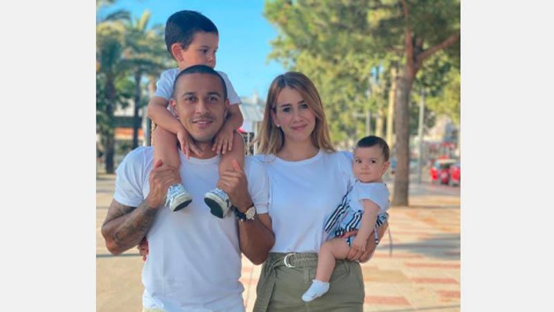 Istri Cantik Thiago Alcantara Ungkap Kesan Tinggal di Liverpool