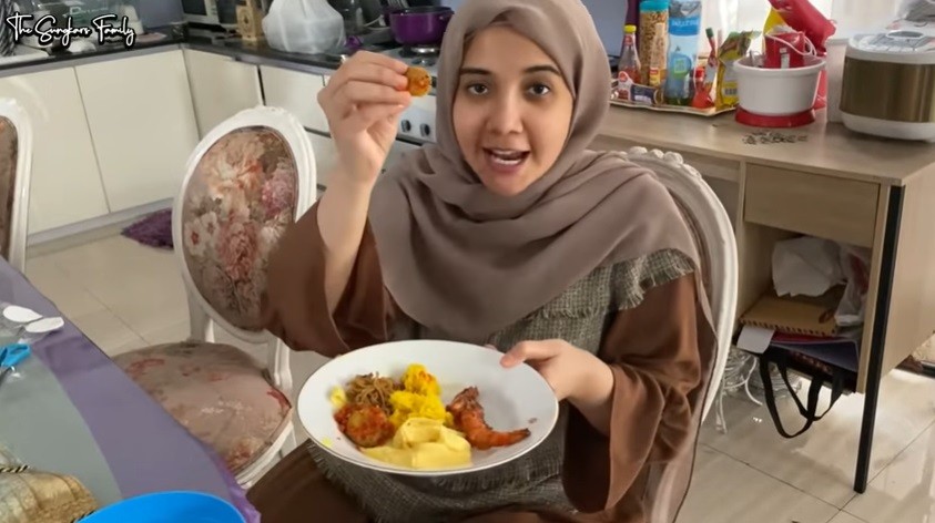 Zaskia Sungkar Ngidam Makan Jengkol, Irwansyah Tak Mau Makan Sepiring Berdua