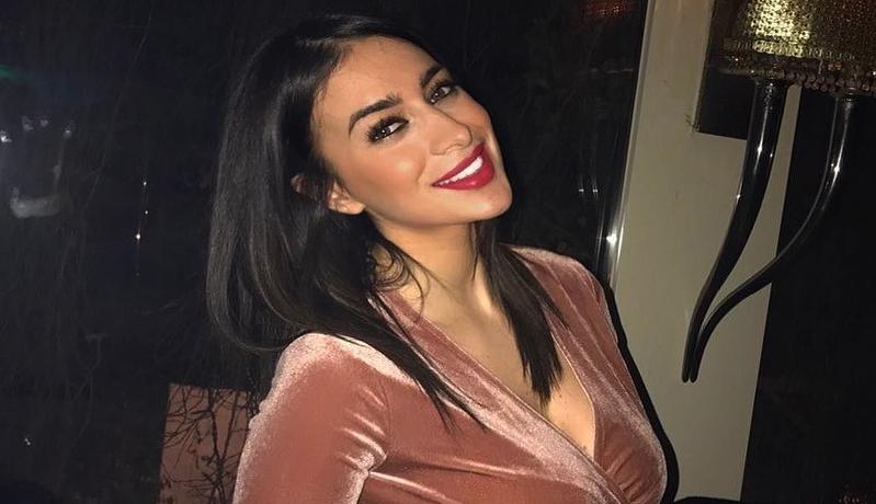 Baru Sebulan Pacaran, Wanita Seksi Ini Dilamar Mario Balotelli