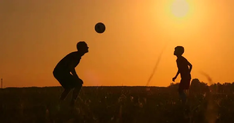8 Pesepak Bola yang Kariernya Lebih Bersinar dari sang Ayah