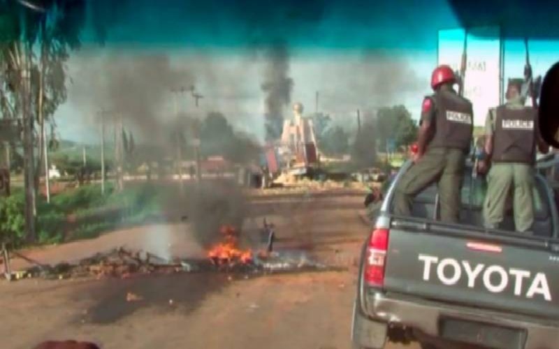 Milisi Serang Konvoi Gubernur, Tewaskan Puluhan Orang serta Curi Truk Berisi Senjata