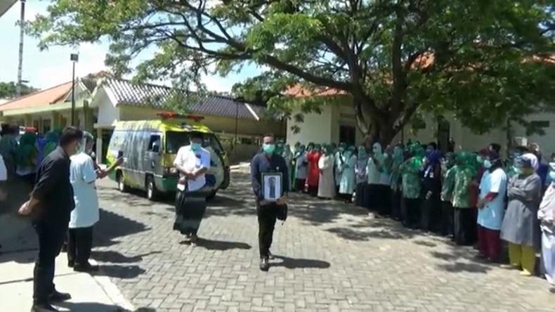 Sempat Dirawat 10 Hari, Dokter Muda di RSUD Tuban Meninggal Dunia akibat Covid-19