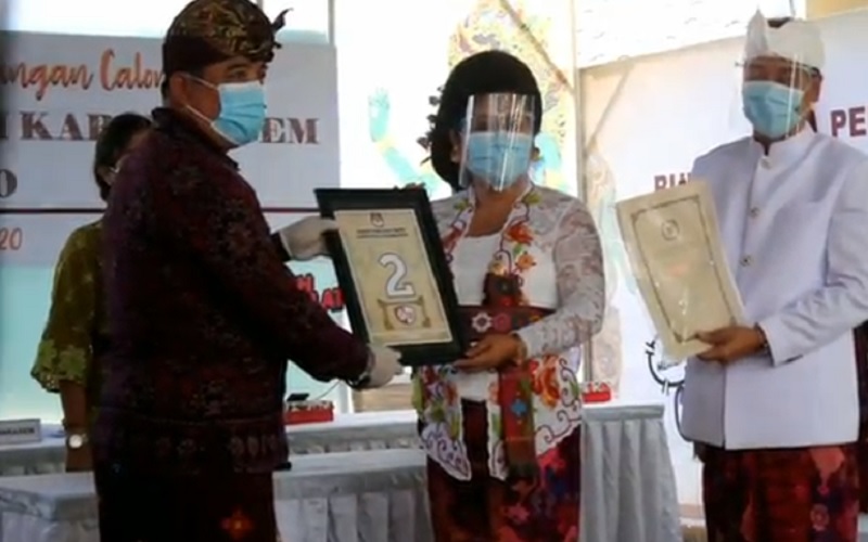 Pilkada Karangasem: Mas Sumatri-Made Sukarena Ambil Nomor usai Tertunda karena Covid-19