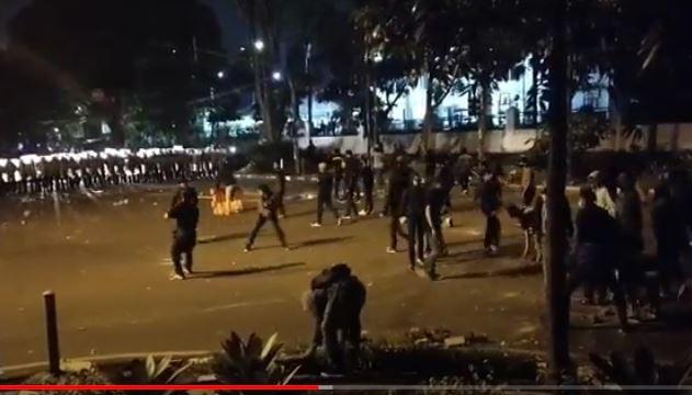 Demo UU Cipta Kerja Rusuh di Bandung, Polisi: Mereka Bukan Mahasiswa atau Buruh