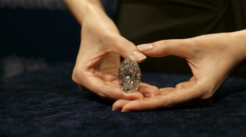 Berlian Putih Langka Terjual Rp230 Miliar dalam Lelang Online