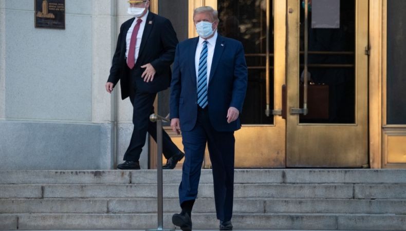 Donald Trump Keluar dari Rumah Sakit Setelah Dirawat akibat Covid-19