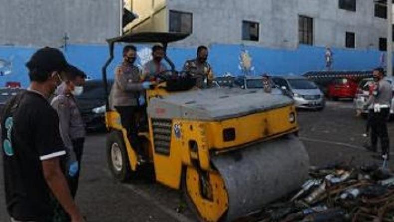 Bising dan Meresahkan, 750 Knalpot Racing Hasil Operasi di Bitung Dimusnahkan