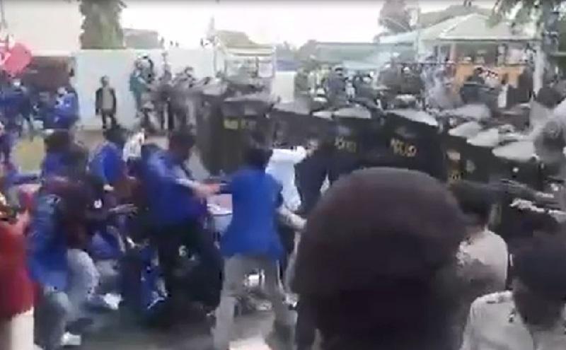 Buntut Kericuhan Demo UU Cipta Kerja di Cikarang, 2 Mahasiswa Dirawat Intensif
