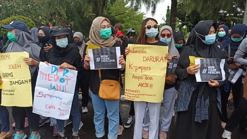 Ribuan Massa Gelar Aksi Damai Tolak UU Cipta Kerja di Pangkalpinang