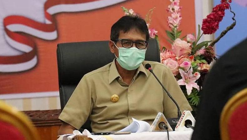 Gubernur Irwan Jadi Orang Pertama yang Disuntik Vaksin Covid di Sumbar