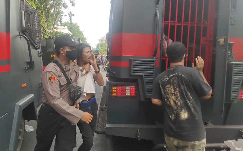 Demo Omnibus Law di Surabaya dan Malang, Polisi Amankan 634 Perusuh