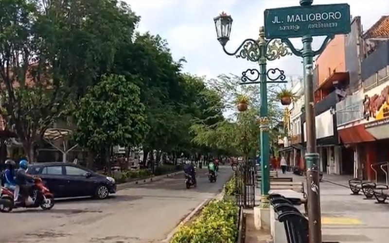 Mabuk Miras, Pengemudi Bentor Dihajar Massa usai Tabrak Pedagang Cilok di Malioboro