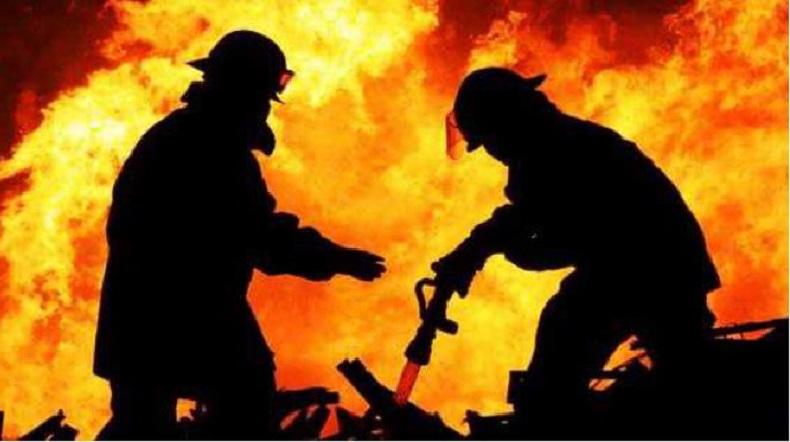 Rumah di Cideng Terbakar, Damkar Kerahkan 16 Mobil Pemadam