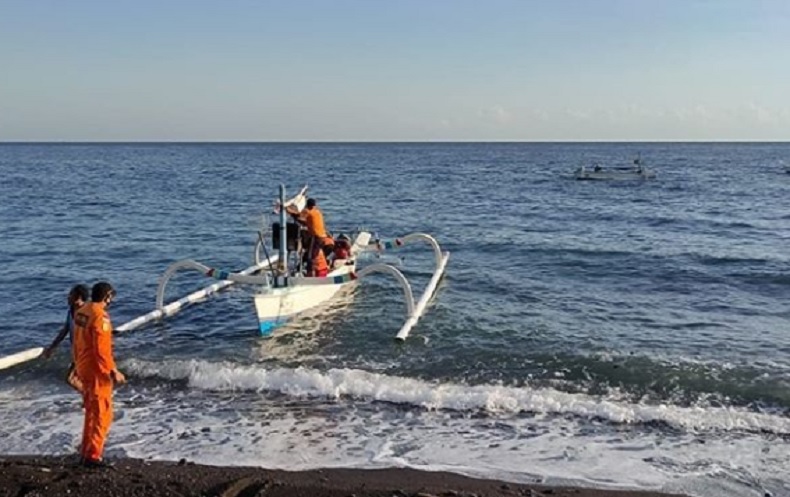 Nelayan Hilang di Perairan Penuktutan, Terjatuh dari Perahu saat Mencari Ikan