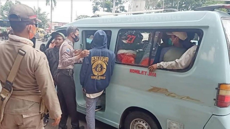 29 Demonstran Ditangkap, Kapolsek Pulogadung : Kita Rapid Test