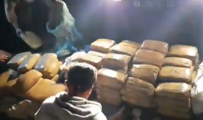 Driver Taksi Online di Pasaman Selundupkan 6 Karung Ganja karena Sepi Order