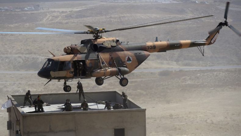 Helikopter Militer Afghanistan Bertabrakan di Udara, 9 Tentara Tewas
