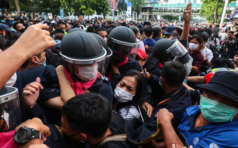 Polisi Tangkap 20 Aktivis Antipemerintah setelah Pemberlakuan Status Darurat