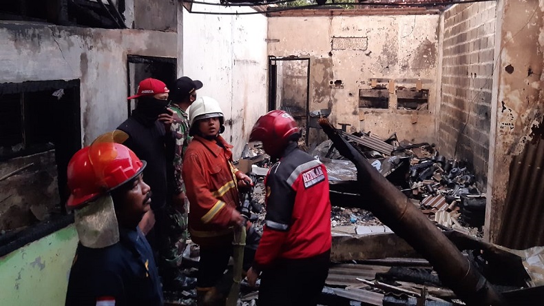 Warung Makan di Alun-Alun Kota Probolinggo Terbakar, 3 Unit Motor Turut Hangus