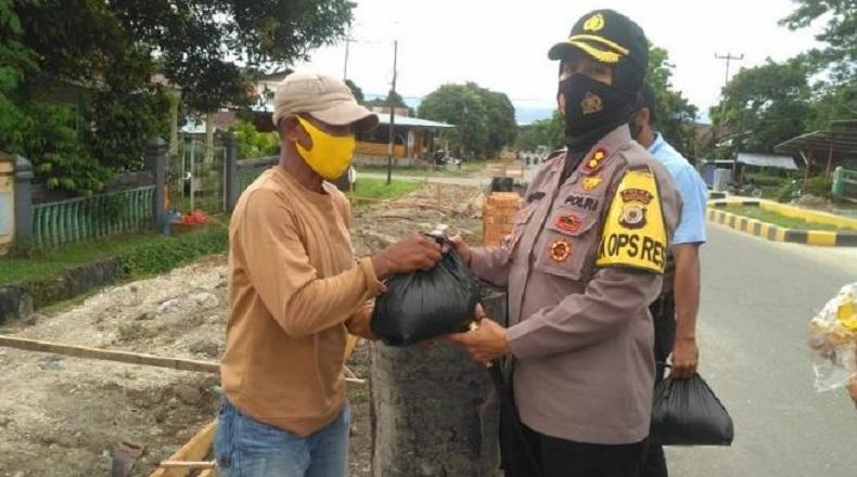 Kapolres Maluku Tengah Ajak Komunitas Ojek di Masohi Patuh Protokol Kesehatan