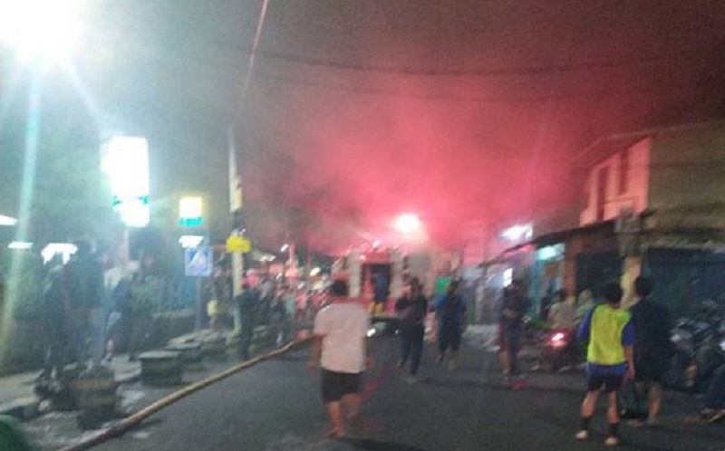 Kebakaran Hanguskan Toko Bangunan di Palmerah, Penghuni Sempat Terjebak