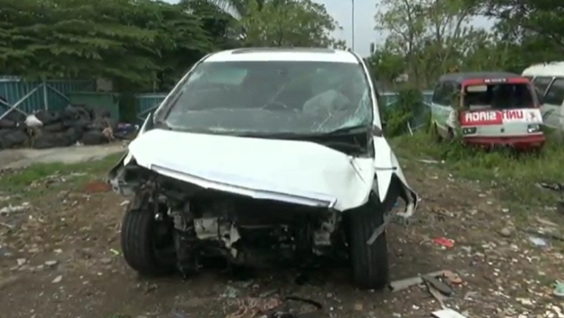 Hanafi Rais Kecelakaan di Tol Cipali, Mobil Ringsek Bagian Depan