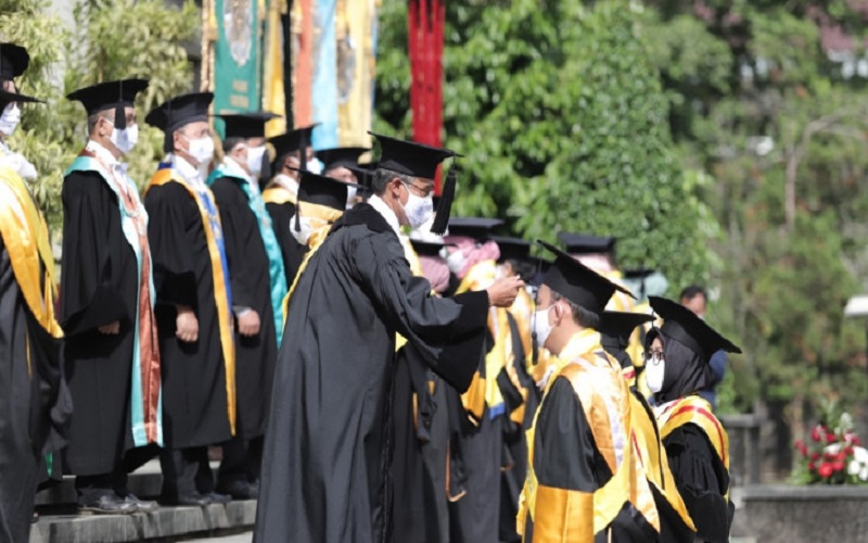 UGM Gelar Wisuda Online, Rektor: Ini Tak Mengurangi Perjuangan Saudara di Kampus