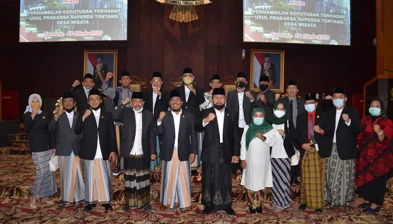 Gedung DPRD Jatim Berubah Seperti Pondok Pesantren