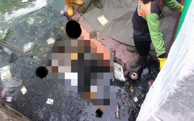 Lansia Ditemukan Tewas Mengambang di Kali Cengkareng