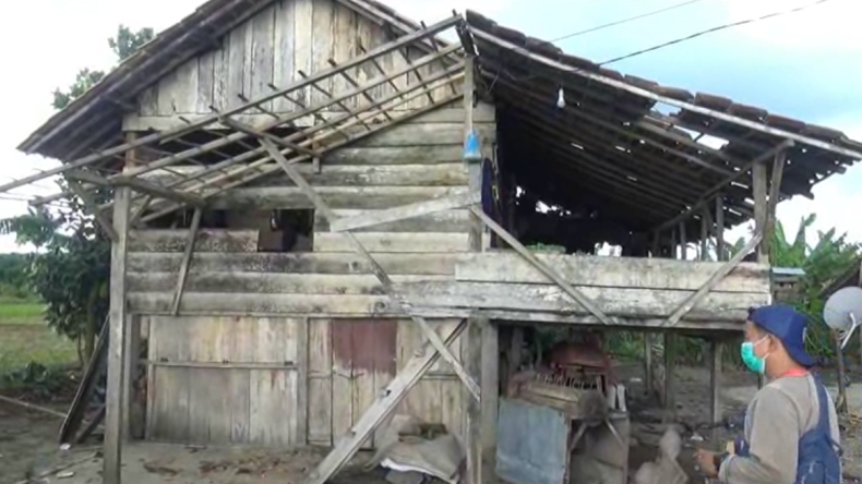 Angin Puting Beliung Sapu Rumah dan Lahan Warga OKU Selatan