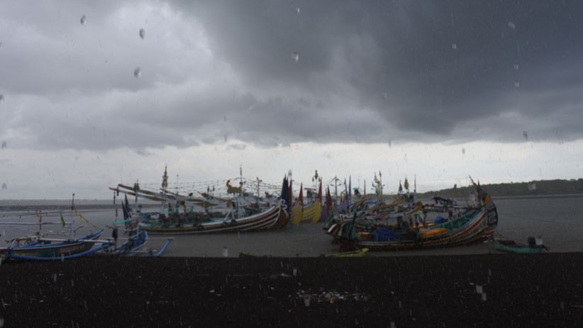 Peringatan Dini BMKG: Waspadai Gelombang Tinggi hingga 2,5 Meter di Selat Makassar