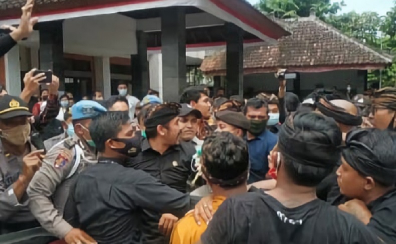 Polda Bali Selidiki Kasus Pemukulan Senator DPD Arya Wedakarna