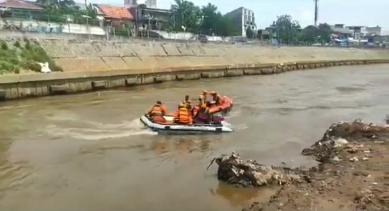 Lelah Berenang, Bocah Tenggelam di Kali Ciliwung