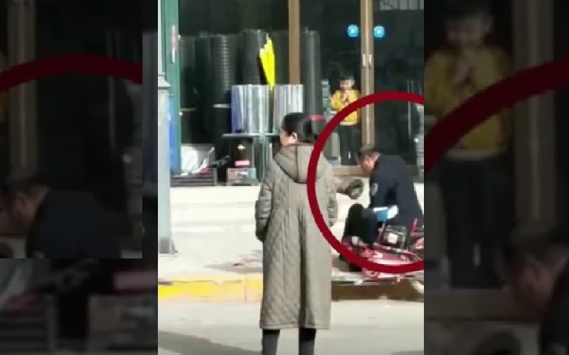 Miris! Suami Aniaya Istri Sampai Tewas di Jalanan, Penduduk Cuma Menonton