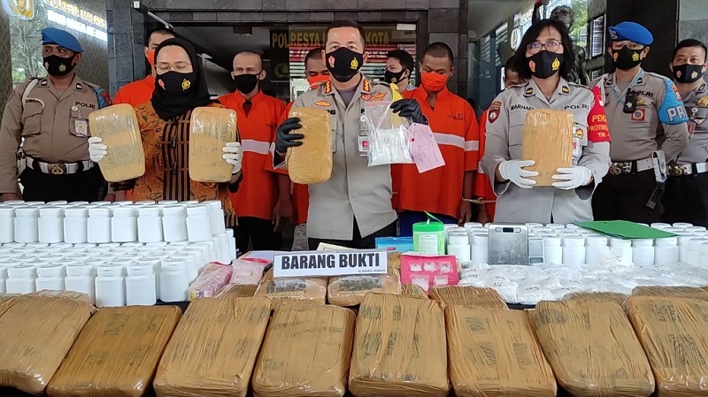Tangkap Jaringan Narkoba , Polresta Malang Sita 48 Kg Ganja Siap Edar