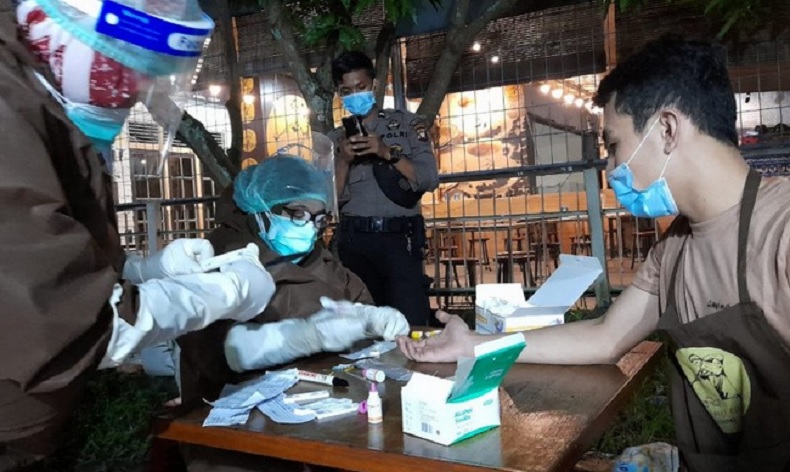 Terjaring Razia, Seorang Pengunjung Warkop di Kalbar Ternyata Positif Covid-19