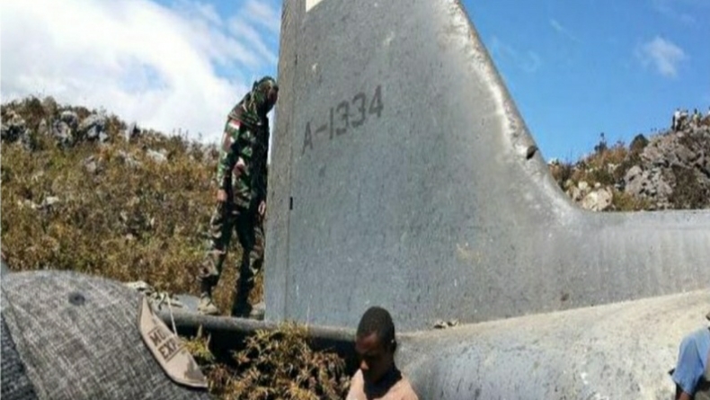 Berita Pesawat Transport Berat C-130 Hercules Jatuh di Papua Hoaks