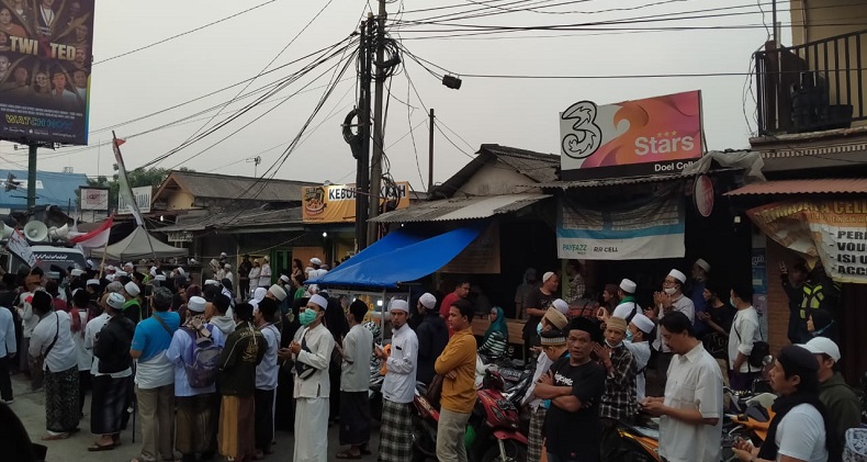 Laskar FPI Blokade Gang Masuk Rumah Habib Rizieq