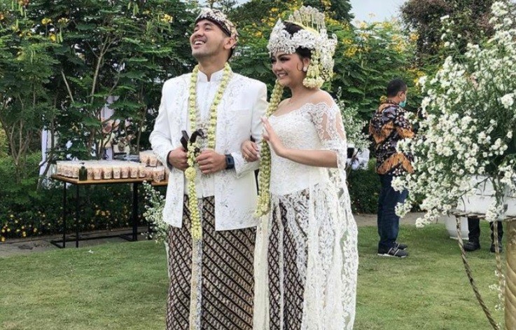 Danu Sofwan dan Jenita Janet Sah Suami-Istri, Acara Pernikahan Kental Nuansa Sunda