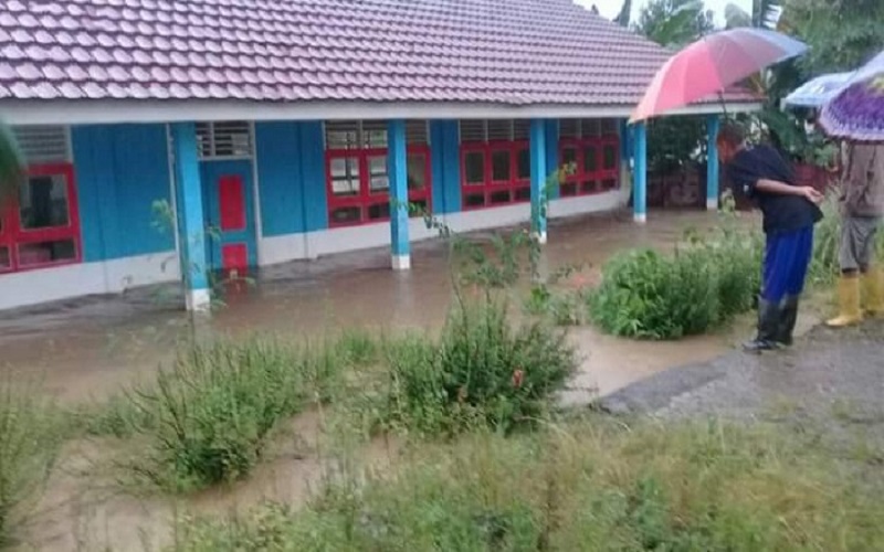 Diguyur Hujan, Sekolah di Empat Lawang Terendam Banjir