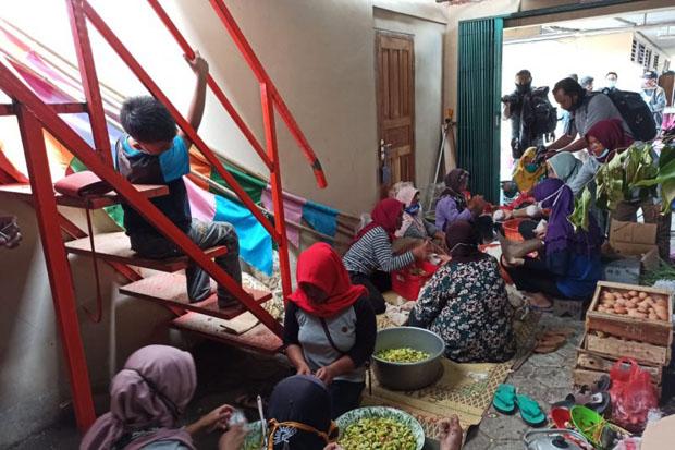 Cegah Covid-19, Jatah Makanan untuk Pengungsi Merapi Dibungkus Satu-Satu 