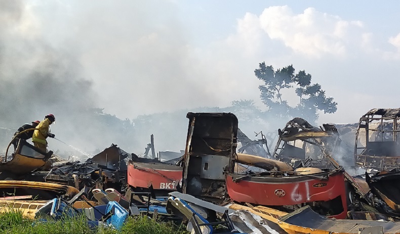Bangkai Bus Transjakarta Terbakar di Bogor, Api Mulai Padam