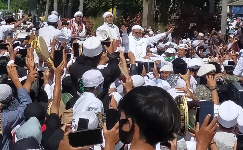 Rumah Habib Rizieq Disemprot Disinfektan 3 Kali