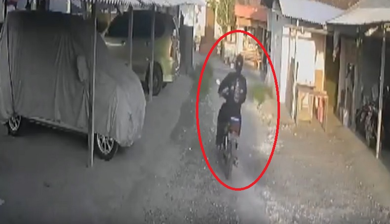 Viral Aksi Pencurian Motor Modus Hipnotis di Bali Terekam CCTV