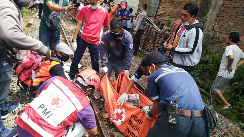 Berjalan Kaki di Sepanjang Rel, Nenek di Malang Tewas Tertabrak Kereta Api